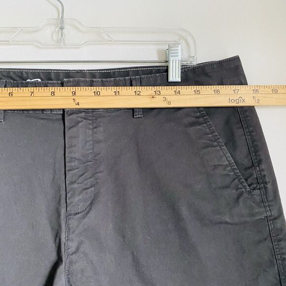 Eddie Bauer Chino Short Women size 12 Taupe Slightly Curvy Stretch Inseam 5" - Picture 6 of 9